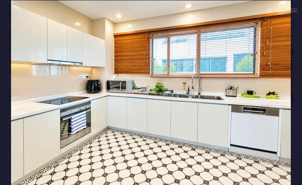 Tìm khách thuê cho căn hộ duplex penthouse 5 phòng ngủ  có tầng sân thượng