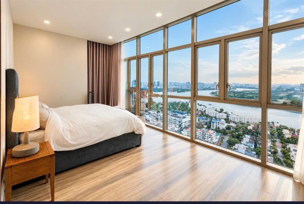 Tìm khách thuê cho căn hộ duplex penthouse 5 phòng ngủ  có tầng sân thượng