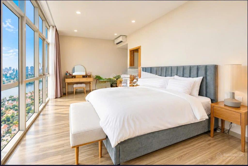 Tìm khách thuê cho căn hộ duplex penthouse 5 phòng ngủ  có tầng sân thượng