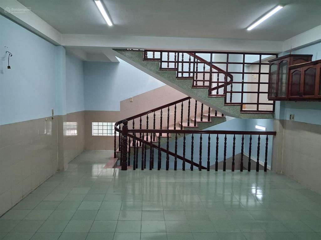 Cho thuê nhà mặt tiền  văn phòng, spa, studio & nhà ở. mới sơn sửa đẹp