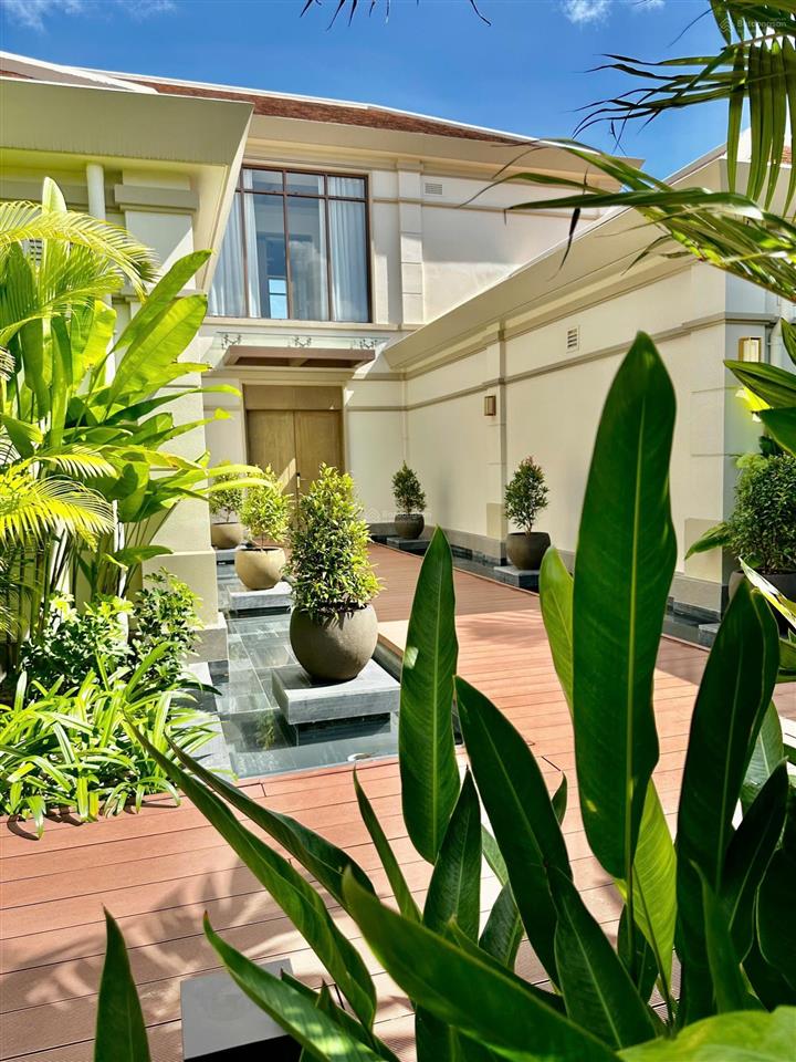Bán biệt thự view trực diện biển đà nẵng sổ đỏ lâu dài.  0916 572 ***