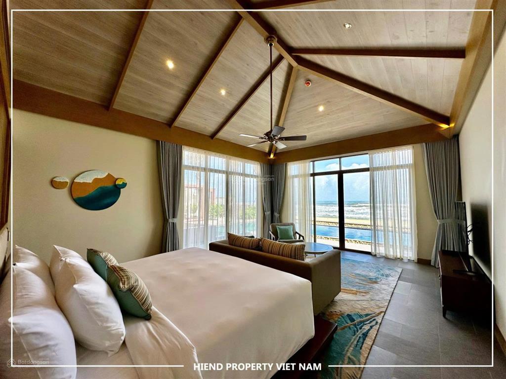 Bán biệt thự view trực diện biển đà nẵng sổ đỏ lâu dài.  0916 572 ***