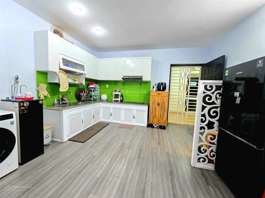 Chính chủ cần bán căn hộ seaview 2 dt 60m2 tầng cao view đông bắc thoáng mát  gía 2,35 tỷ tl