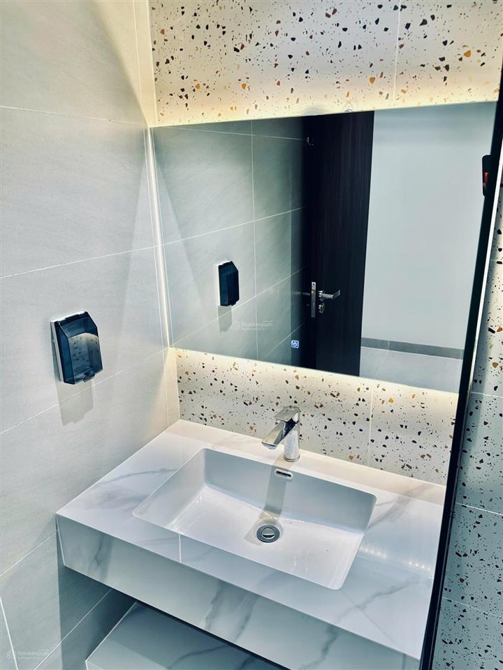 Phòng mới  giờ tự do  có thang máy