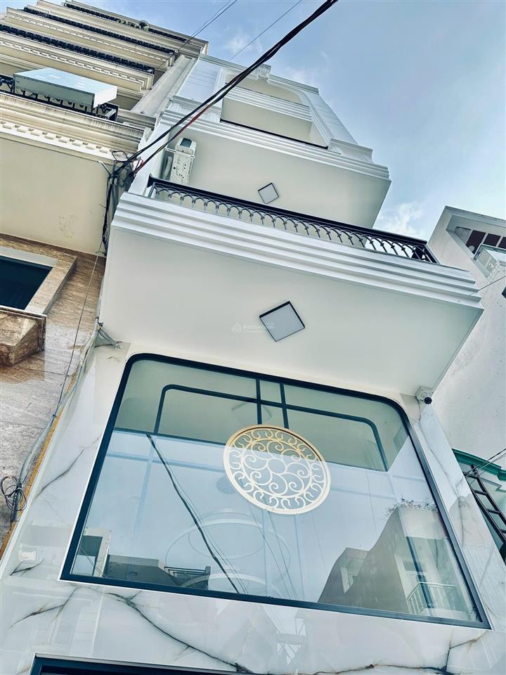 Phòng mới  giờ tự do  có thang máy