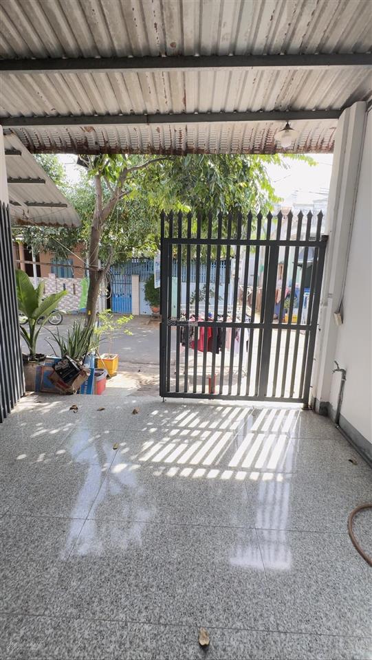 Bán nhà cấp 4 , gốc 2 mặt tiền thông thoáng. cách biển , quãng trường phước hải chỉ 200m.