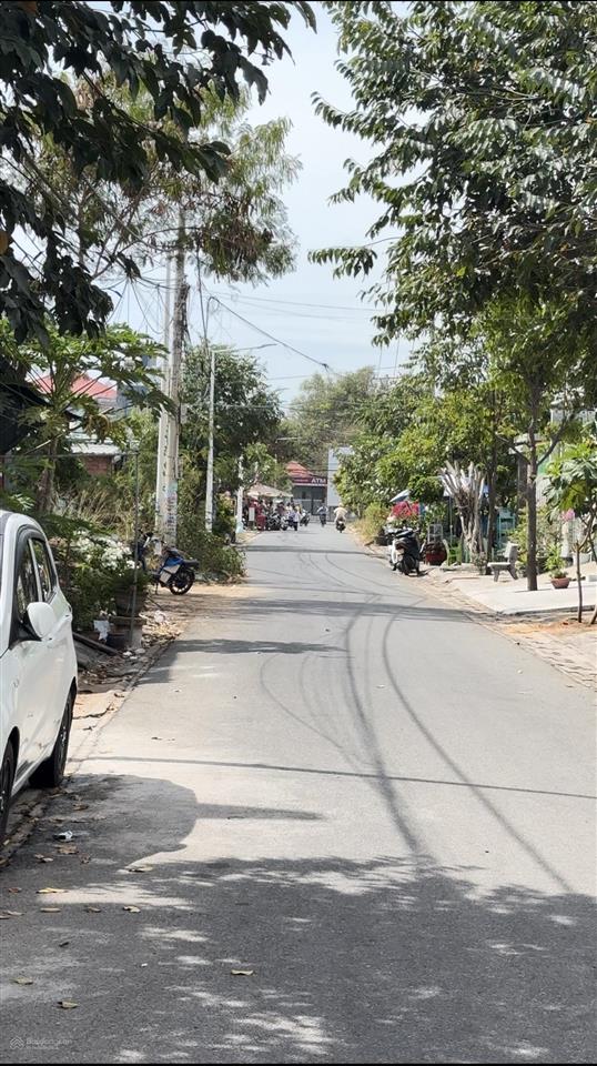 Bán nhà cấp 4 , gốc 2 mặt tiền thông thoáng. cách biển , quãng trường phước hải chỉ 200m.