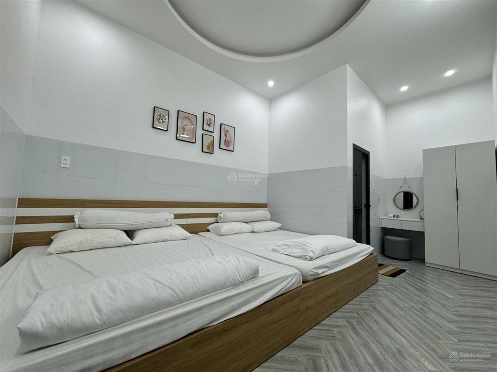 Chủ gửi bán homestay có hồ bơi đang hoạt động lượng khách tốt. mặt tiền đường trần văn mầu sát biển