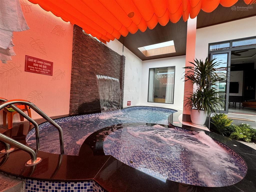 Chủ gửi bán homestay có hồ bơi đang hoạt động lượng khách tốt. mặt tiền đường trần văn mầu sát biển
