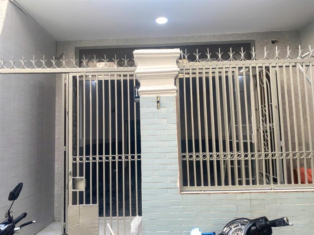 Nhà trống cho thuê nguyên căn. đường 3/2 q.10 giá 11tr/tháng. dt 0917 446 ***.