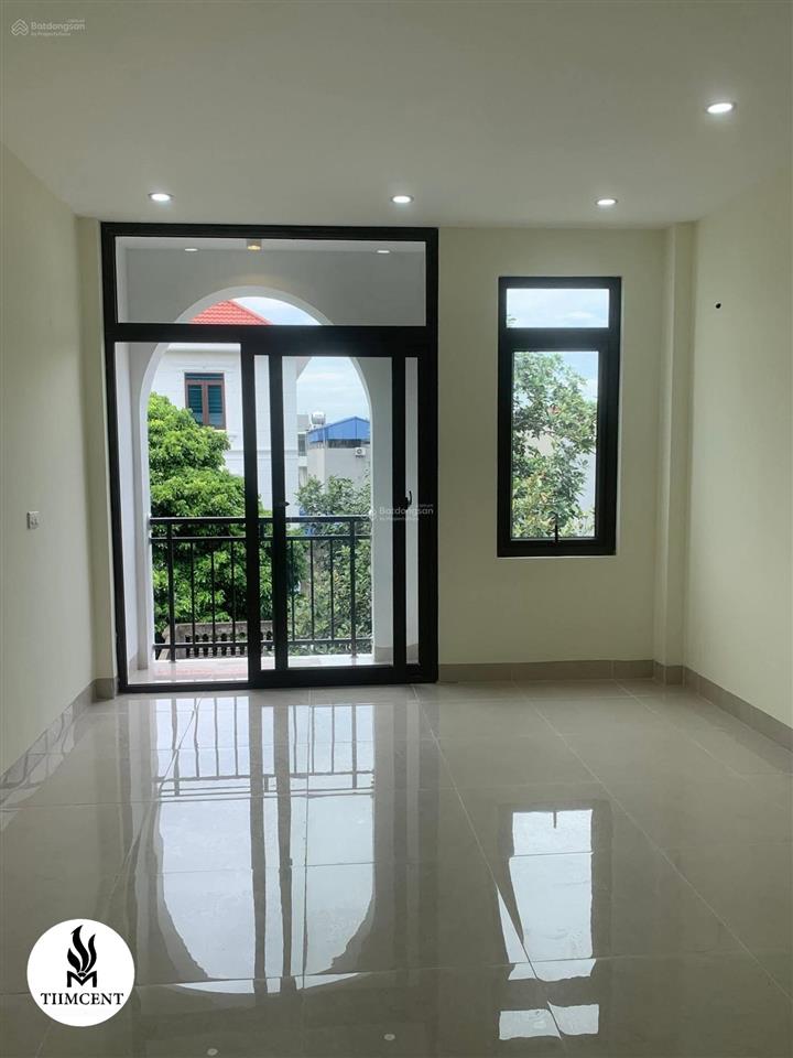 Tôi có căn nhà mới xây cần bán cả nhà cả đất giá hơn 2 tỉ giá tốt khu vực