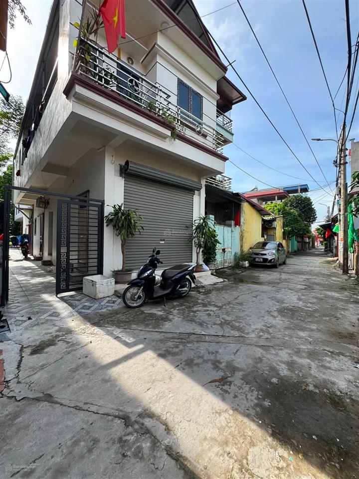 Tôi có căn nhà mới xây cần bán cả nhà cả đất giá hơn 2 tỉ giá tốt khu vực