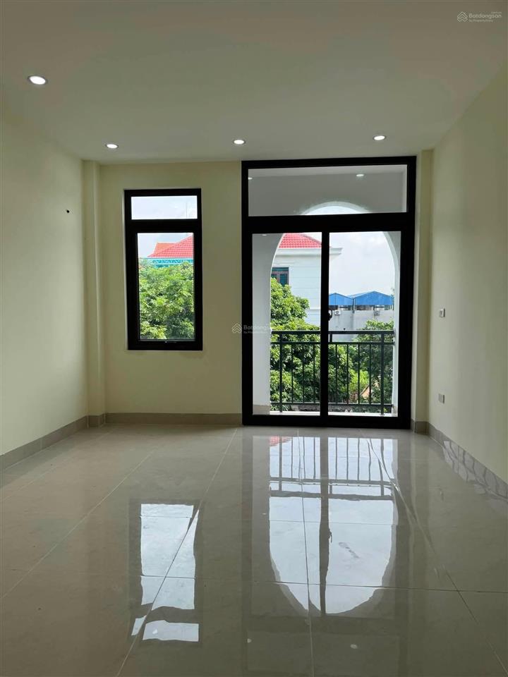 Tôi có căn nhà mới xây cần bán cả nhà cả đất giá hơn 2 tỉ giá tốt khu vực