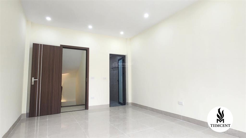 Tôi có căn nhà mới xây cần bán cả nhà cả đất giá hơn 2 tỉ giá tốt khu vực