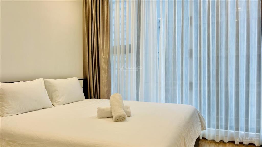 Cho thuê chcc, 2pn, 80m2, vinhomes metropolis, full nội thất mới, view thoáng, giá chỉ 24tr/th