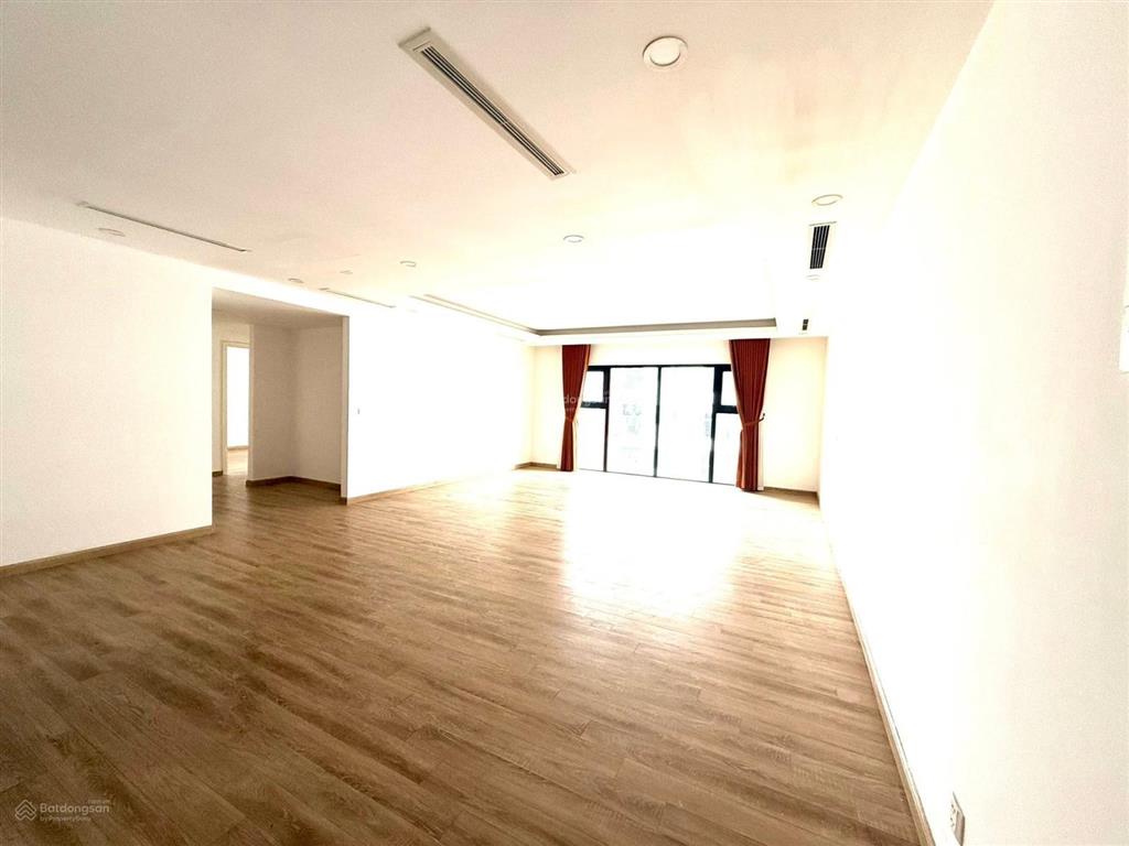 Giá tốt!! cho thuê chcc  hà nội paragon  duy tân  2pn  90m²  đồ cơ bản. giá chỉ 14tr