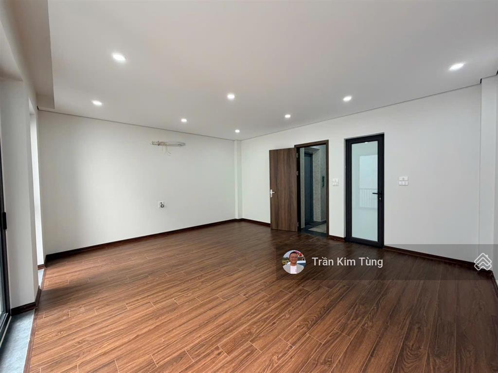 Bán nhà thạch bàn  cổ linh, lô góc 50m2 x 6 tầng thang máy  ngõ thông ô tô vào nhà