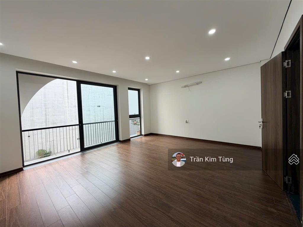 Bán nhà thạch bàn  cổ linh, lô góc 50m2 x 6 tầng thang máy  ngõ thông ô tô vào nhà