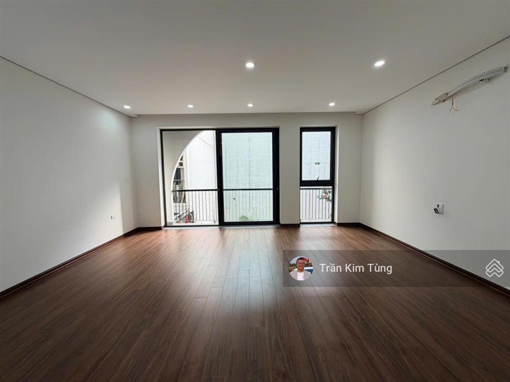 Bán nhà thạch bàn  cổ linh, lô góc 50m2 x 6 tầng thang máy  ngõ thông ô tô vào nhà