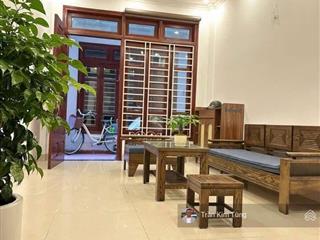 Bán nhà ngõ 134 thạch bàn vị trí trung tâm, ngay gần mặt phố thạch bàn.