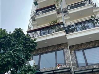 Chính chủ gửi bán căn nhà gần khu tđc cự khối, đường ô tô, vỉa hè, kinh doanh