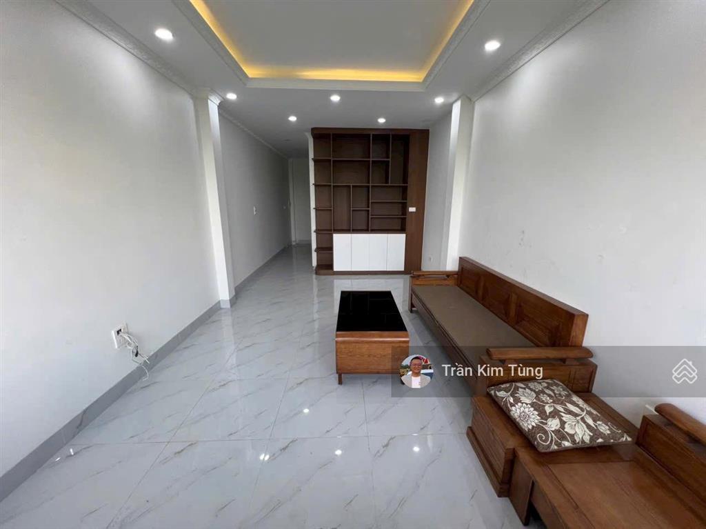 Chính chủ gửi bán căn nhà gần khu tđc cự khối, đường ô tô, vỉa hè, kinh doanh