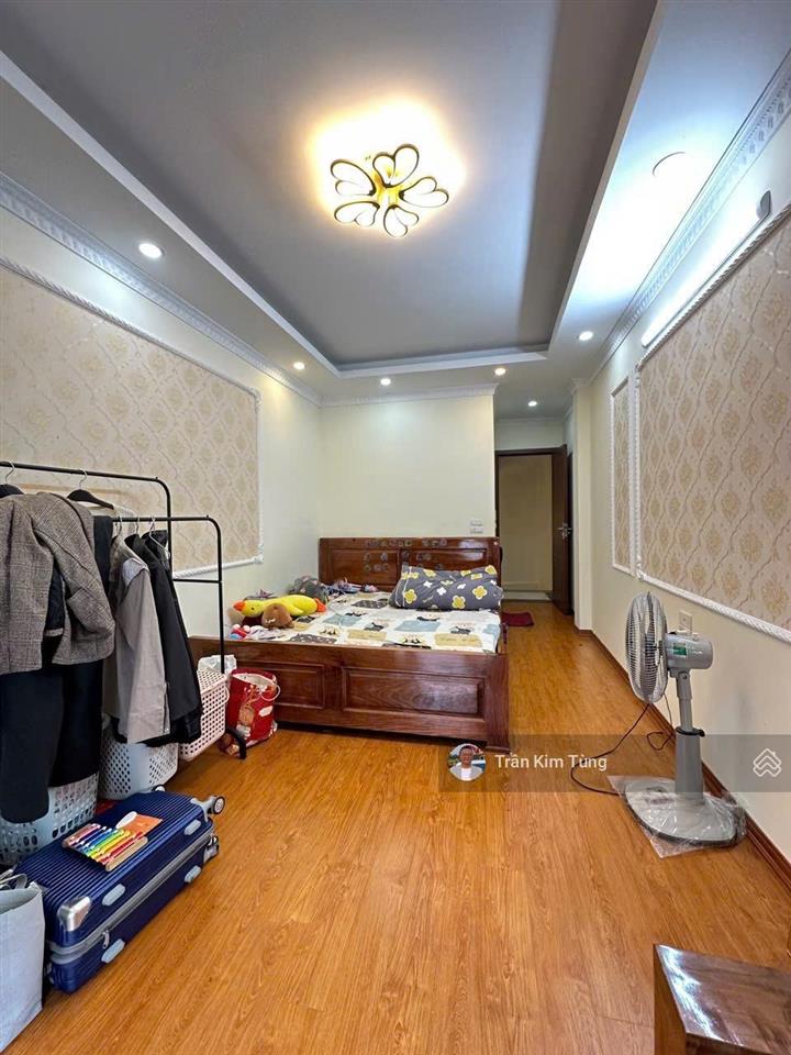 Bán nhà bát khối  đông dư  giáp hải, 4 tầng full nội thất ngõ nông chỉ hơn 4 tỷ.