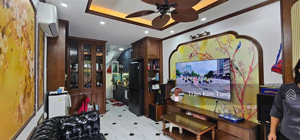 Bán nhà thạch bàn, gần aeon long biên, 30m2 x 5.5 tầng 2 mặt thoáng, ngay sát trường, sát chợ