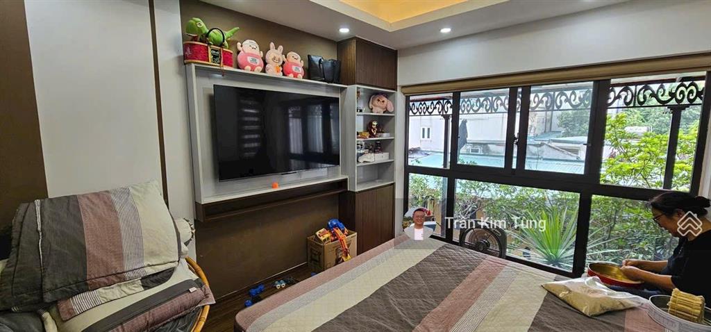 Bán nhà thạch bàn, gần aeon long biên, 30m2 x 5.5 tầng 2 mặt thoáng, ngay sát trường, sát chợ