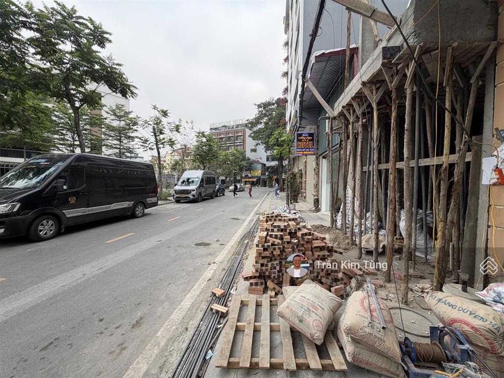 Bán nhà phố cổ linh 40m2 7 tầng thang máy, đường vỉa hè, ô tô tránh đối diện trường học, kinh doanh