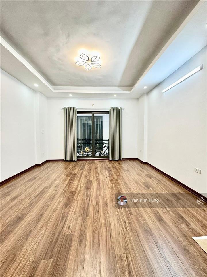 Bán nhà 30m2 x 5tầng ngõ 227 thạch bàn, ngay ngã tư cổ linh  thạch bàn