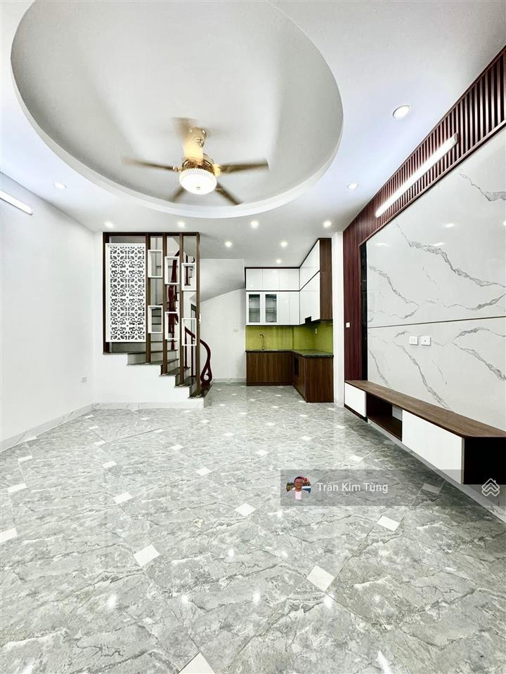 Bán nhà 30m2 x 5tầng ngõ 227 thạch bàn, ngay ngã tư cổ linh  thạch bàn