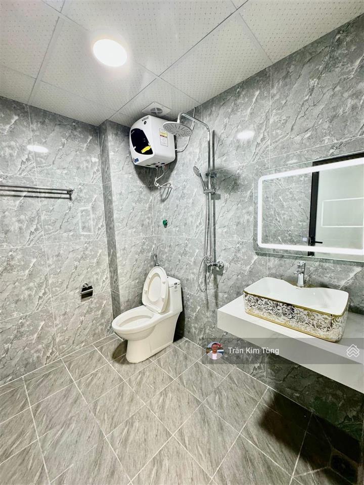 Bán nhà 30m2 x 5tầng ngõ 227 thạch bàn, ngay ngã tư cổ linh  thạch bàn