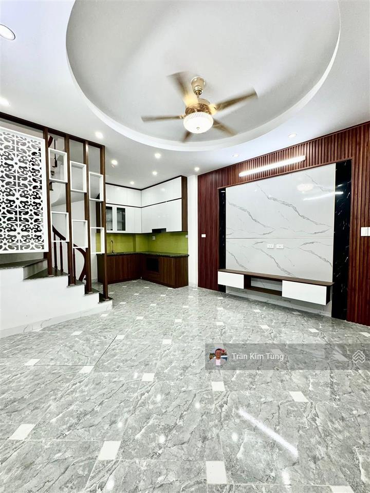 Bán nhà 30m2 x 5tầng ngõ 227 thạch bàn, ngay ngã tư cổ linh  thạch bàn