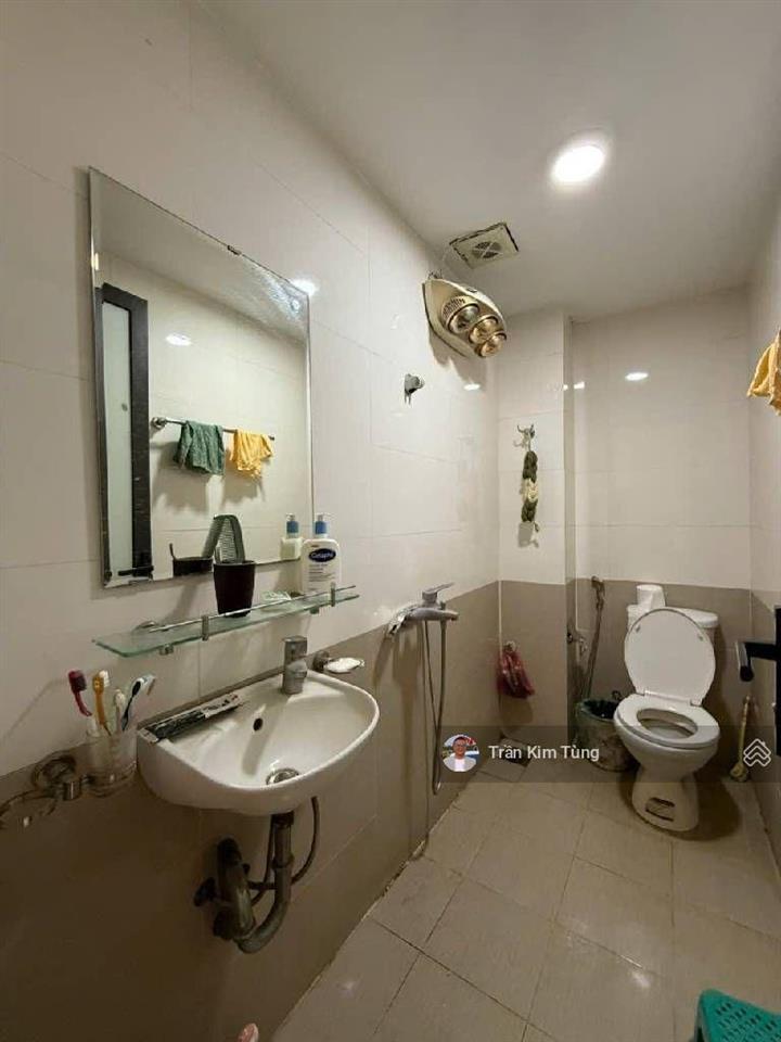 Bán nhà cổ linh  thạch bàn. dân xây 4 tầng x 40m  vị trí ngay mặt ngõ chính  ô tô 4 chỗ lùi cửa