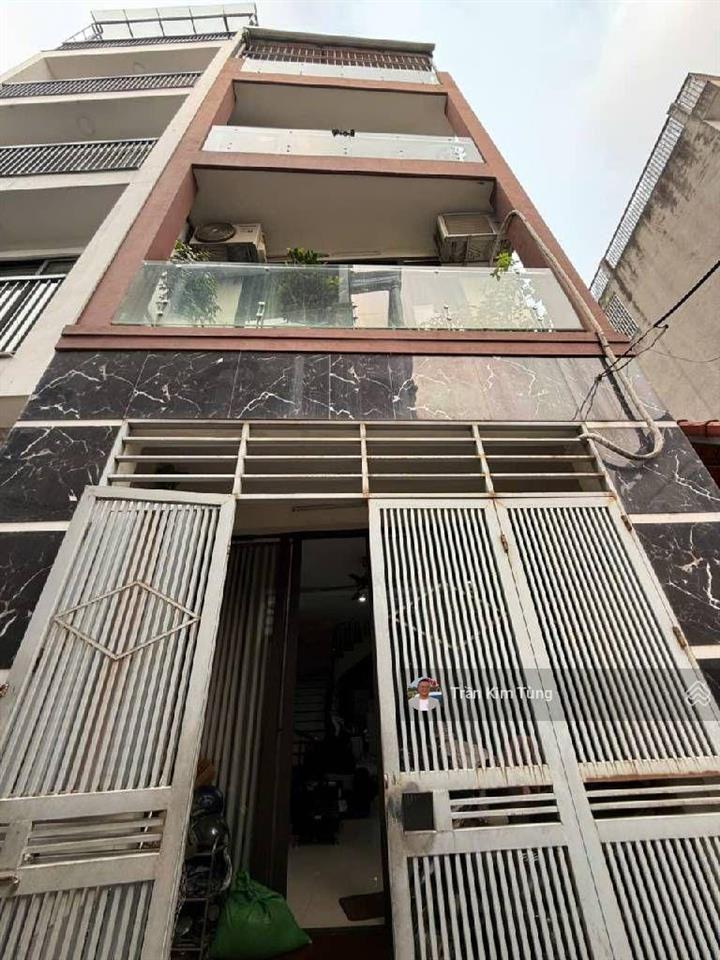 Bán nhà cổ linh  thạch bàn. dân xây 4 tầng x 40m  vị trí ngay mặt ngõ chính  ô tô 4 chỗ lùi cửa