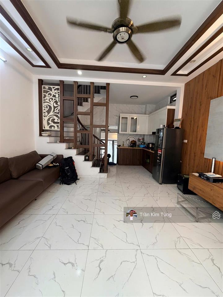 Bán nhà thạch bàn  cổ linh, lô góc 30m x 5 tầng  ngõ thông 2 đầu đường ô tô tránh.