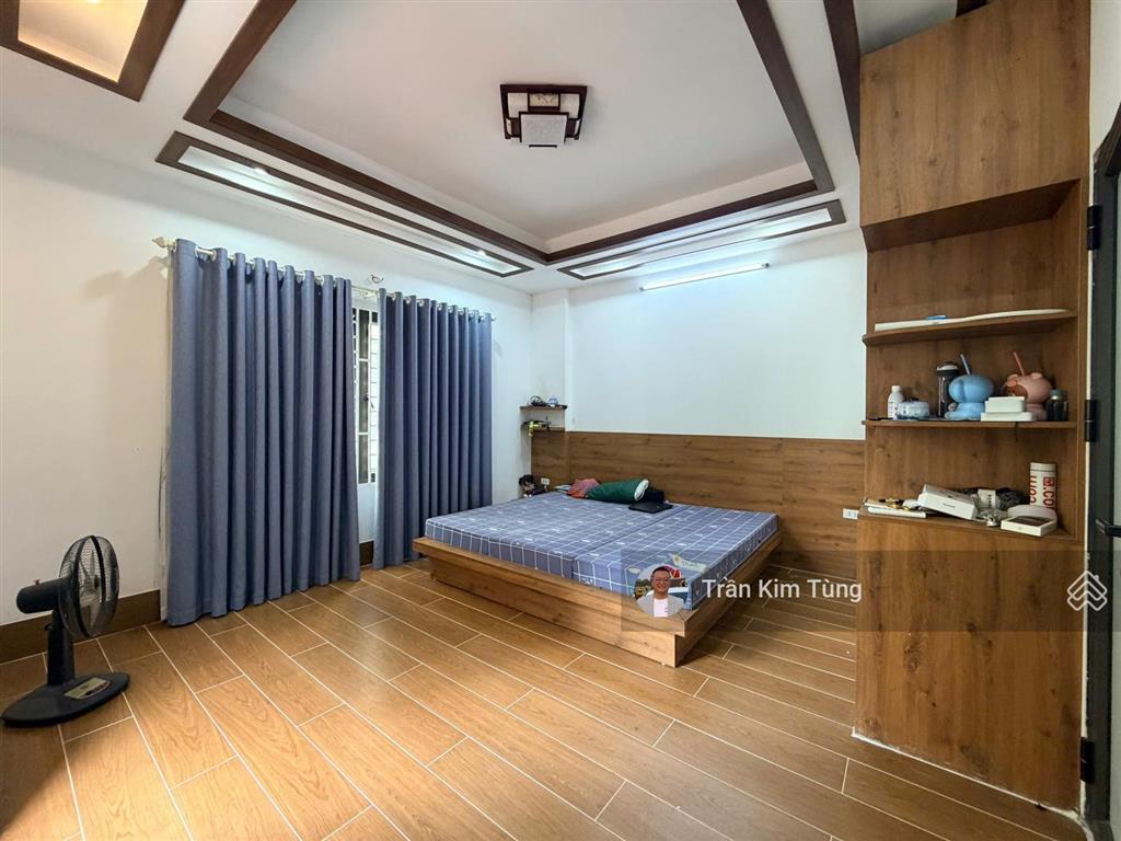Bán nhà thạch bàn  cổ linh, lô góc 30m x 5 tầng  ngõ thông 2 đầu đường ô tô tránh.