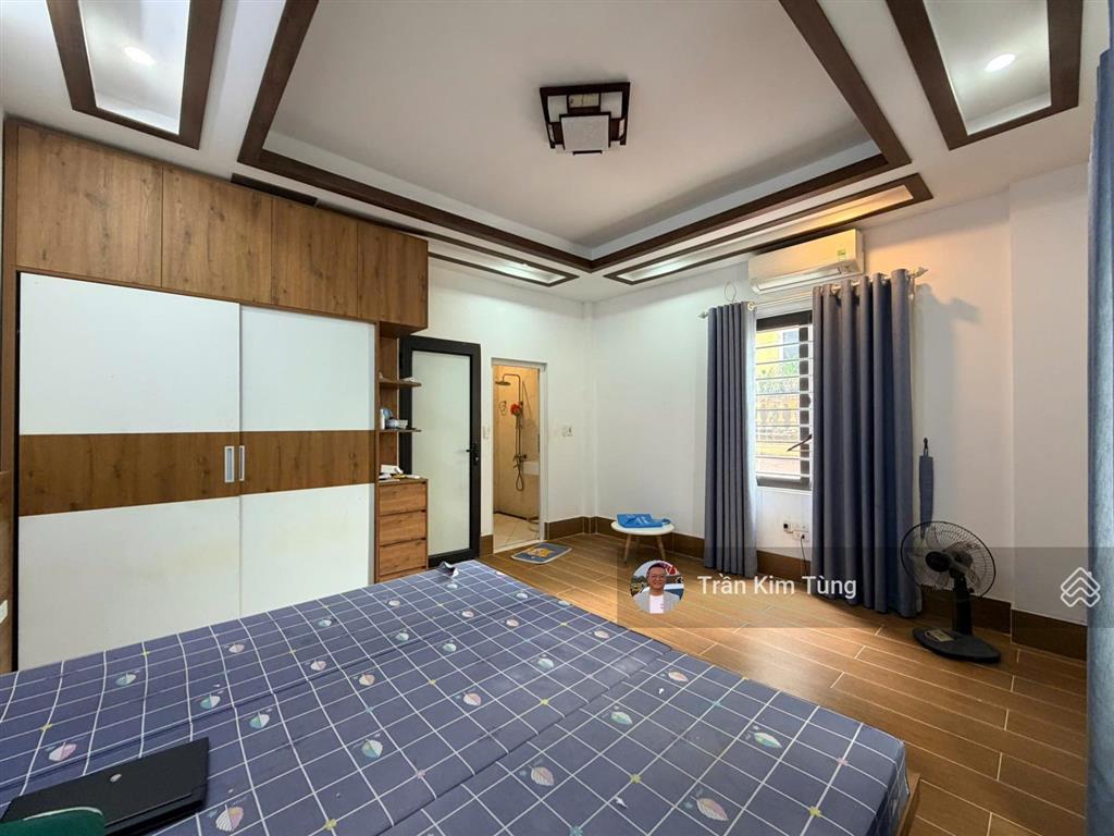 Bán nhà thạch bàn  cổ linh, lô góc 30m x 5 tầng  ngõ thông 2 đầu đường ô tô tránh.