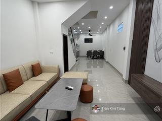 Bán nhà sài đồng full nội thất  ngay gần hồ, ngõ nông  ô tô tránh cạnh nhà.