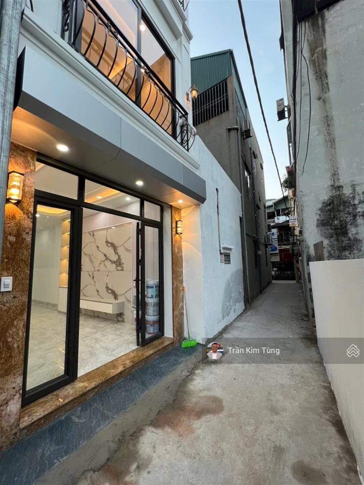 Bán nhà long biên 5 tầng  ngõ nông sát đường ô tô tránh kinh doanh  giá 6.x tỷ (có thương lượng)