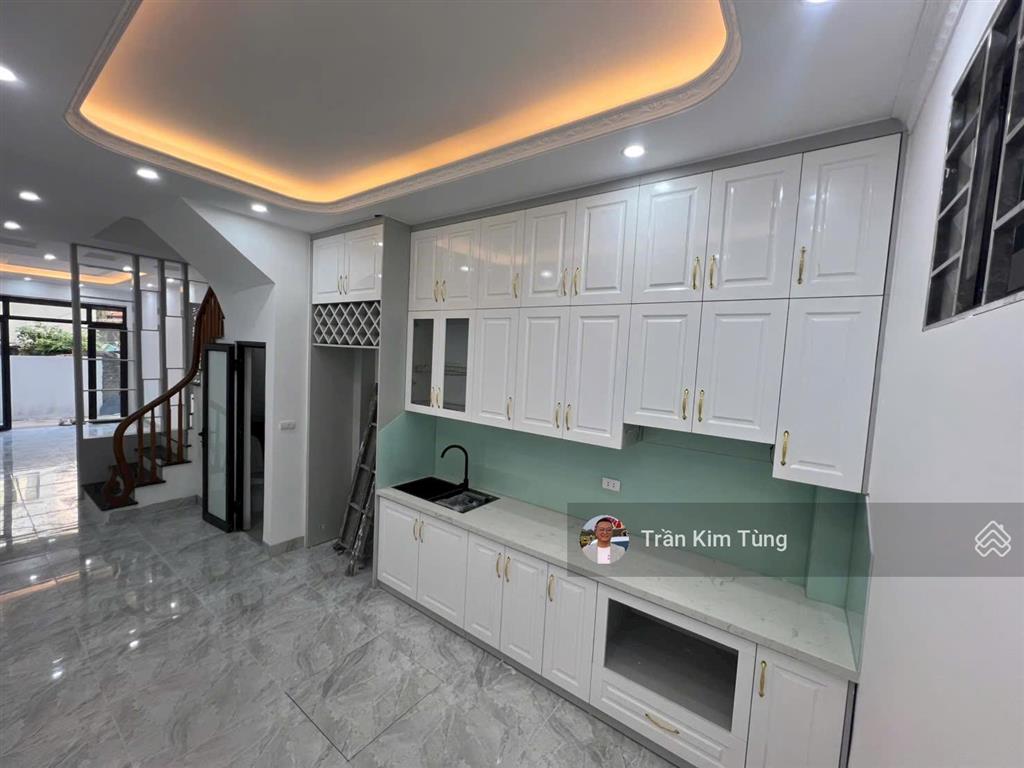 Bán nhà long biên 5 tầng  ngõ nông sát đường ô tô tránh kinh doanh  giá 6.x tỷ (có thương lượng)