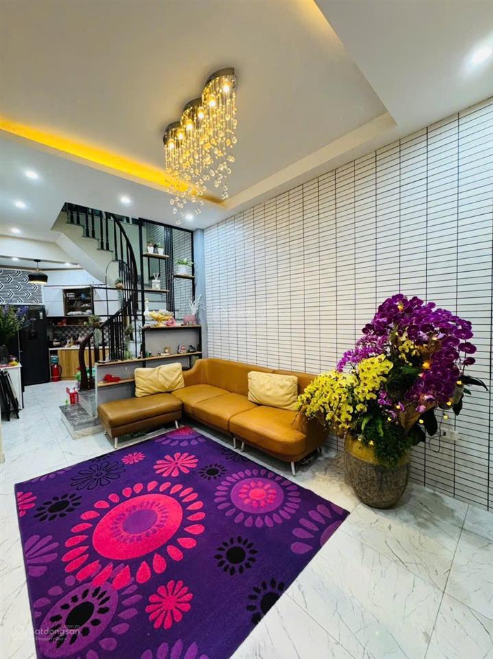 Bán nhà 4 tầng 1 tum 3 phòng ngủ, ngõ 219 bồ đề, ngay đường hồng tiến, gần cầu chương dương
