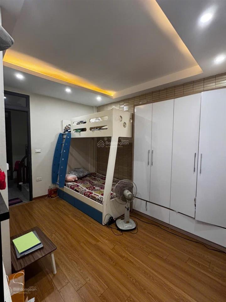 Bán nhà 4 tầng 1 tum 3 phòng ngủ, ngõ 219 bồ đề, ngay đường hồng tiến, gần cầu chương dương