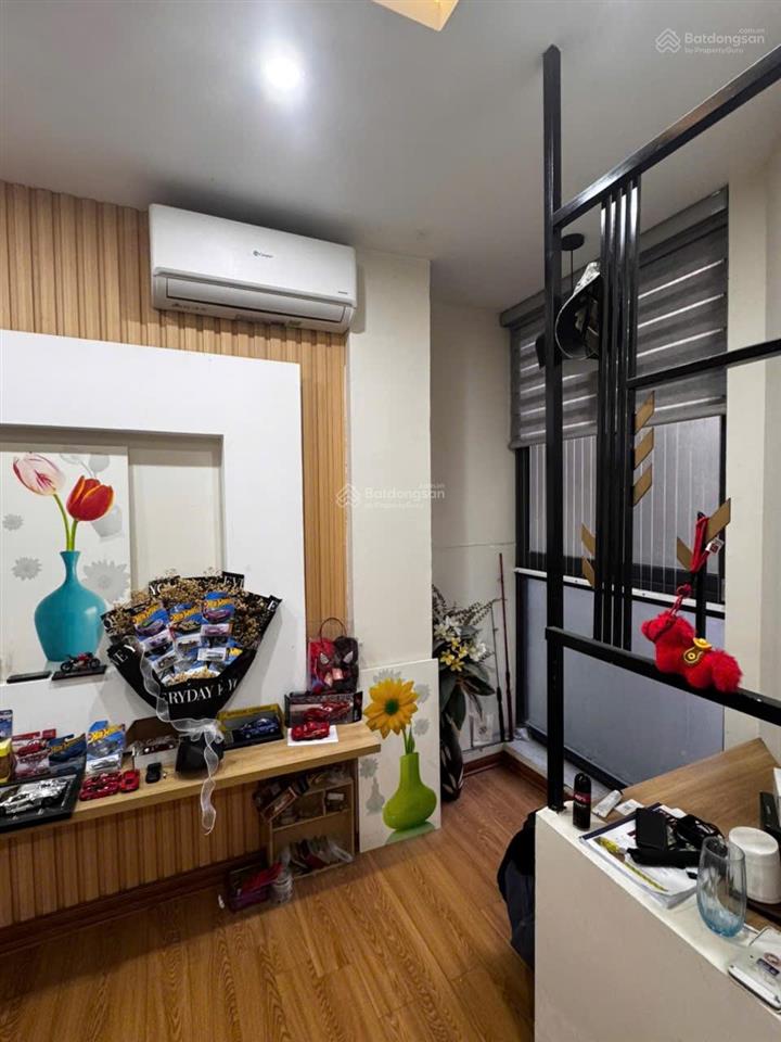 Bán nhà 4 tầng 1 tum 3 phòng ngủ, ngõ 219 bồ đề, ngay đường hồng tiến, gần cầu chương dương