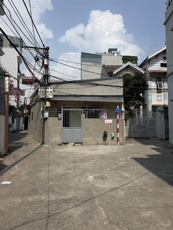 Bán 30m2 đất thạch bàn  cổ linh, ngõ nông, ô tô ngay cổng. giá 4 tỷ (có thương lượng)