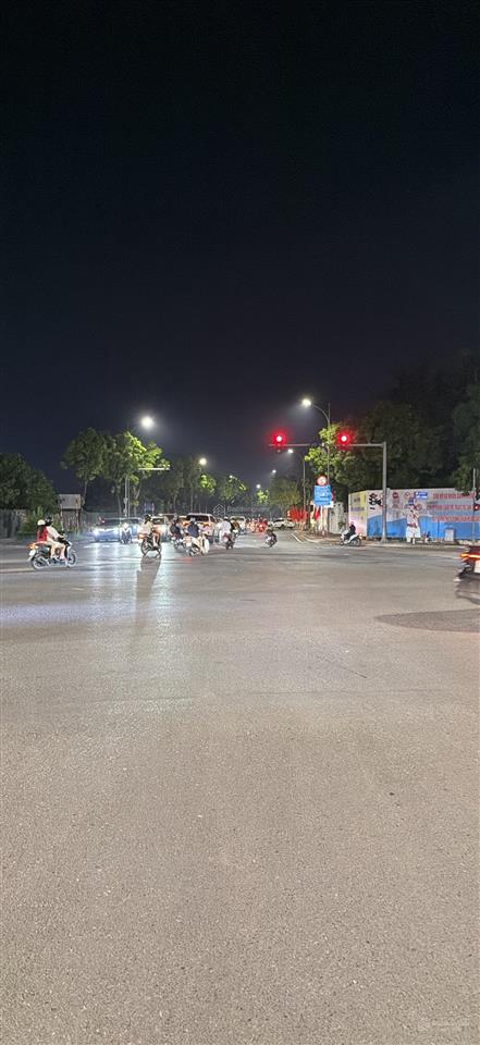 Bán 30m2 đất thạch bàn  cổ linh, ngõ nông, ô tô ngay cổng. giá 4 tỷ (có thương lượng)