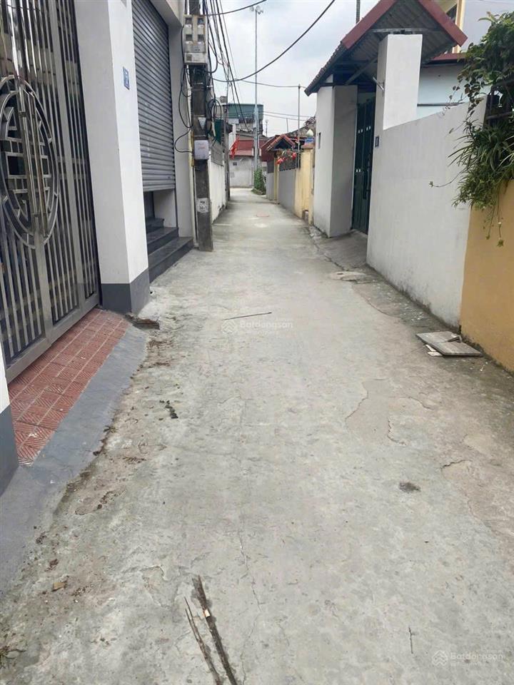 Bán 30m2 đất thạch bàn  cổ linh, ngõ nông, ô tô ngay cổng. giá 4 tỷ (có thương lượng)