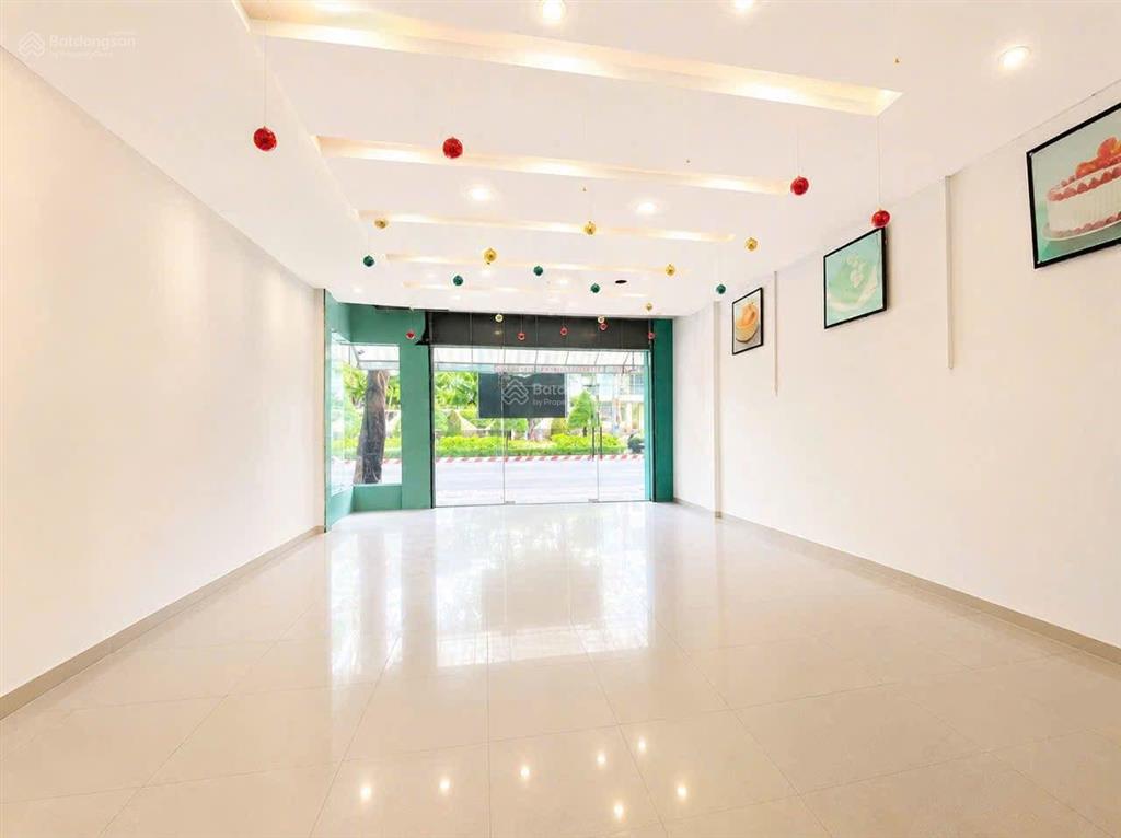 Giảm giá 10tr cho thuê mặt bằng hơn 120m2 mặt tiền đường yersin  thủ dầu một  bd