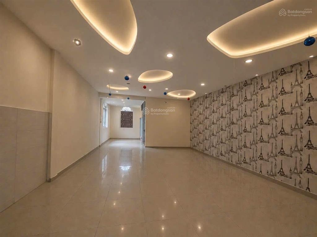 Giảm giá 10tr cho thuê mặt bằng hơn 120m2 mặt tiền đường yersin  thủ dầu một  bd